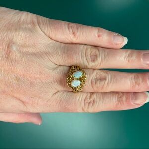 Elegant Gold and opal  Ring